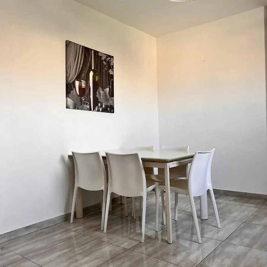 F4 Modern And Bright Apartment In Malta Msida